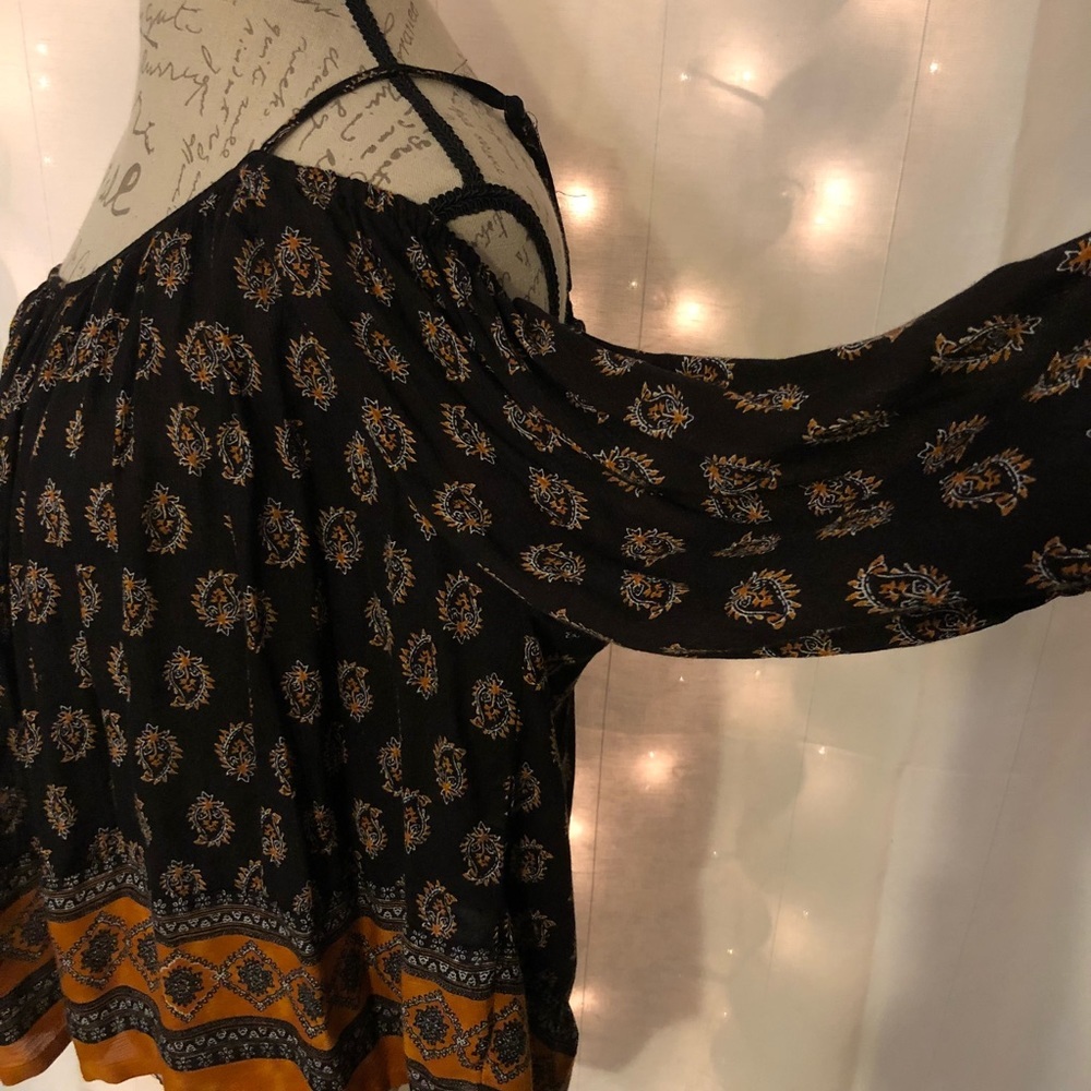 2[Hint of Blush] Cold shoulder black top - Picture 2 of 5